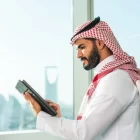image-26647-picture-saudi-arabian-gulf-businessman-wearing-traditional-saudi-thumbnail